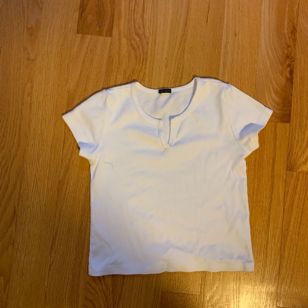 BRANDY MELVILLE T-SHIRT